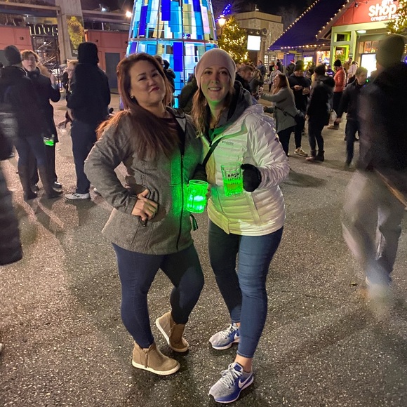 Meet your Posher, Jenn! - Picture 6 of 8